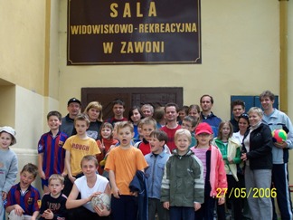 Do poważnej, sportowej gry w szachy trzeba mieć kondycję, więc szachista powinien dodatkowo uprawiać sporty ruchowe. Zawodnicy MUKS MDK Śródmieście Wrocław podczas festynu szachowo-rekreacyjnego w Zawoni 27.05.2006.